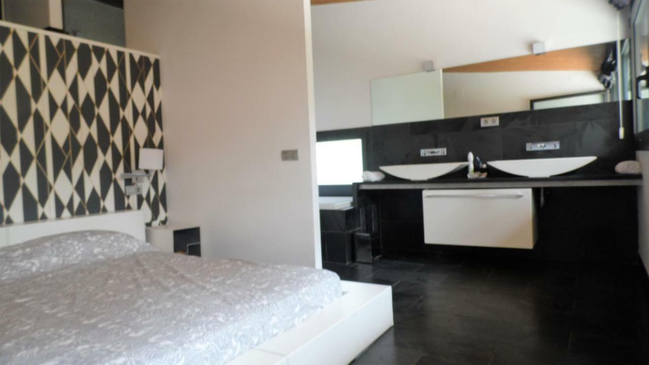 Villa Del Bosque Castelldefels Exteriör bild